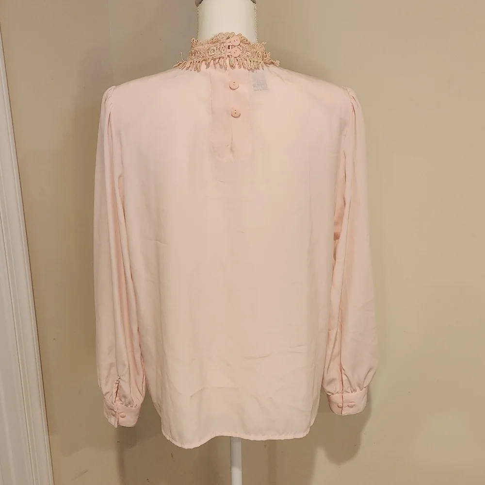 Vintage Worthington Womens's Light Pink Blouse with Lace detail, size 8 - Picture 5 of 12